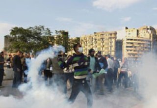 Полиция в центре Каира применила газ для разгона групп агрессивной молодежи