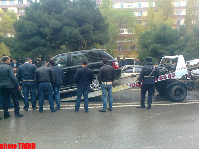 В центре Баку в результате ДТП сгорел автомобиль, есть погибшие (ФОТО)
