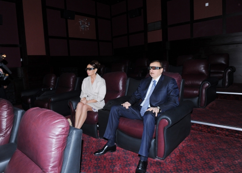 Президент Азербайджана и его супруга приняли участие в открытии после капремонта кинотеатра "Низами" (ФОТО)
