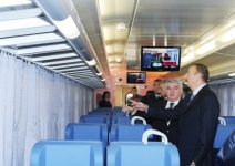 Президент Азербайджана ознакомился с пассажирскими вагонами, отремонтированными в Словакии (ФОТО)