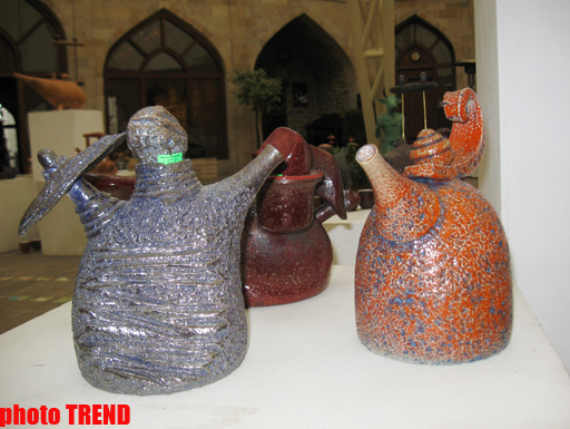 “Бессонные ночи Шахерезады” в Баку – причудливые чайники из керамики (фотосессия)