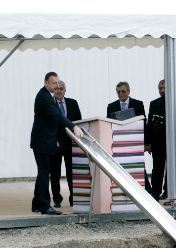 Ильхам Алиев принял участие в церемонии закладки фундамента Центральной научной библиотеки Академии наук (ФОТО)