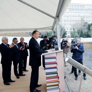 Ильхам Алиев принял участие в церемонии закладки фундамента Центральной научной библиотеки Академии наук (ФОТО)