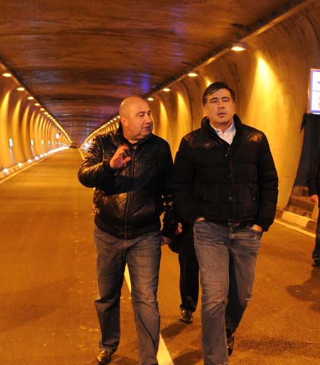 “Akkord” Gürcüstanda Sveneti-Ruisi yolunu və iki istiqamətli tuneli istismara verib (FOTO)