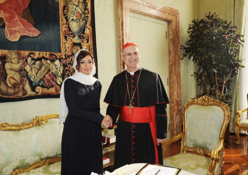 Первая леди Азербайджана встретилась с госсекретарем Святого Престола (ФОТО)
