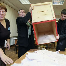 Путин набирает 61,77% голосов после обработки 15% протоколов - ЦИК