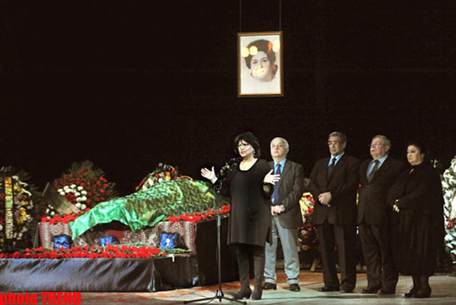В Баку великую Фирангиз Ахмедову аплодисментами проводили в последний путь (фотосессия)