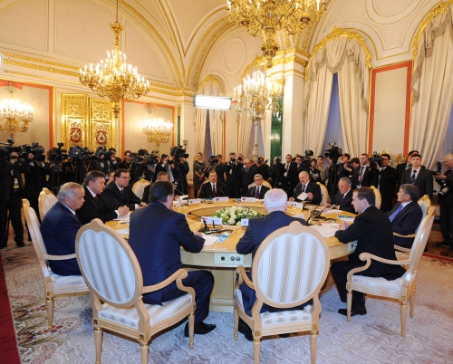 Президент Ильхам Алиев: Азербайджан привержен своему участию и активному сотрудничеству в рамках СНГ (ФОТО)