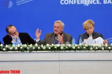 На международной конференции в Баку обсуждается политика модернизации (ФОТО)