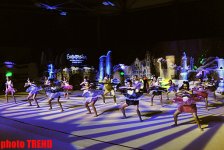 Новогоднее шоу в Баку - гимнастки в образе сказочных героев (фотосессия)