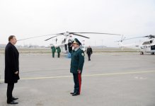 Президент Азербайджана Ильхам Алиев провел осмотр завезенных в страну новых военных вертолетов (ФОТО)