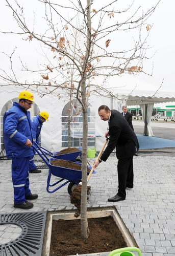 President Ilham Aliyev and his spouse break ground for Baku White City (PHOTO)