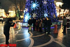 Новогодние улицы Баку - как встретить год Дракона, гороскоп (фотосессия)