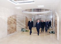 Президент Азербайджана и его супруга приняли участие в открытии новых пешеходных переходов (ФОТО)