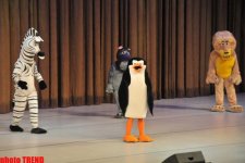В Баку пингвины похитили Снегурочку (фотосессия) - Gallery Thumbnail