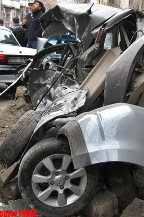 На дороге Баку-Шамахы столкнулись два автомобиля, есть погибший