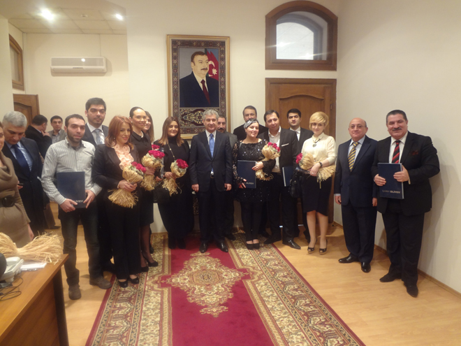 Представителям культуры и искусства Азербайджана вручены удостоверения членов правящей партии