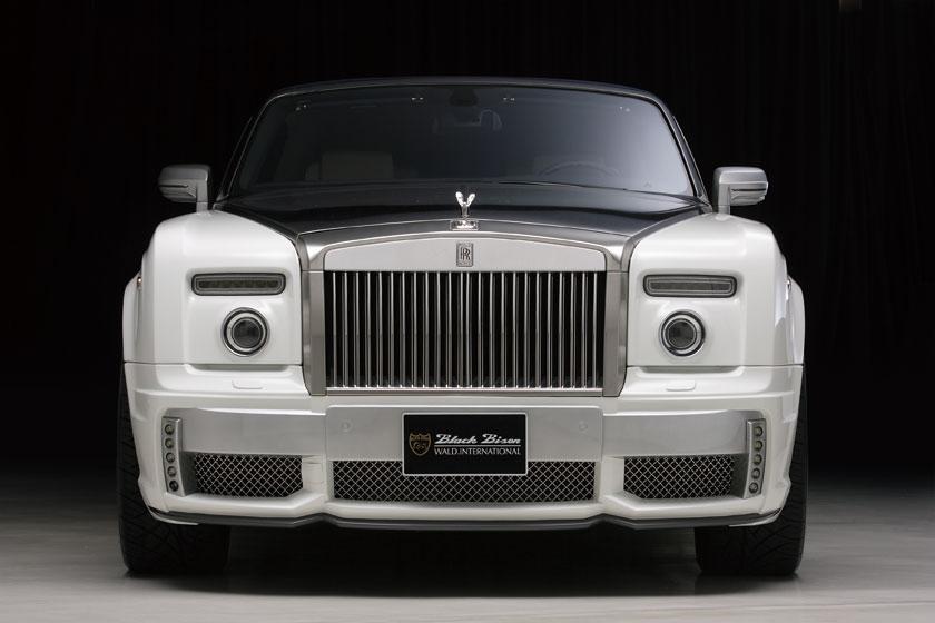 Белый кабриолет Rolls-Royce превратили в "Черного бизона"
