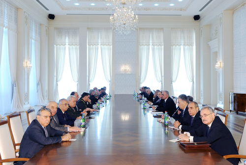 Prezident İlham Əliyev: İlk dəfə olaraq Azərbaycanın bütün valyuta ehtiyatları 40 milyard dollar səviyyəsinə çatıb (FOTO)