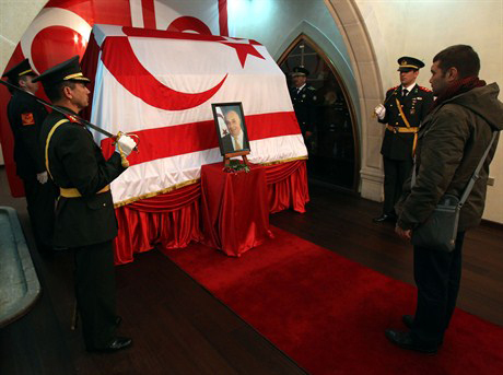 Состоялись похороны первого президента Турецкой Республики Северного Кипра