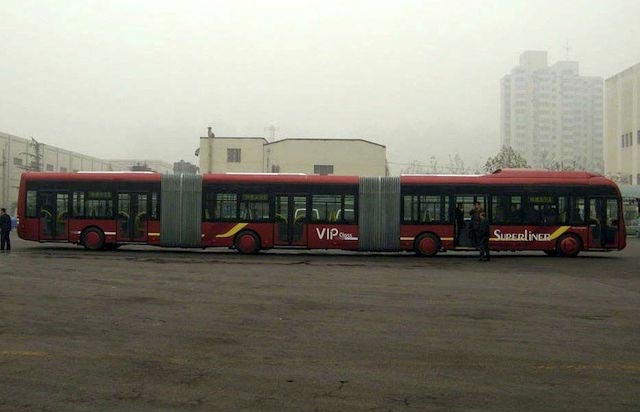 В Китае появился самый большой в мире автобус