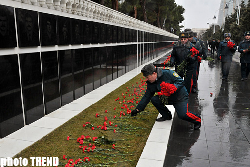 Общественность Азербайджана чтит светлую память жертв трагедии 20 января - ФОТО
