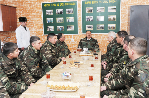 Azərbaycan Prezidenti Goranboy rayonunda təmas xəttindəki hərbi hissədə olub (FOTO)