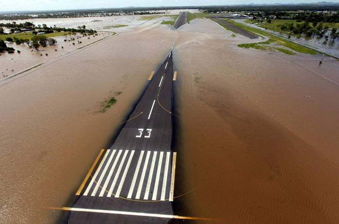 Yağış nəticəsində Türkiyədə aeroportun uçuş-eniş zolağını su basıb