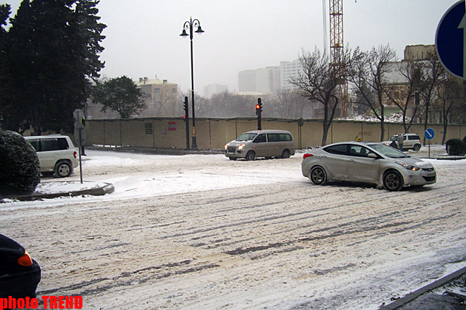 Аномальная погода в Баку привела к 16 ДТП