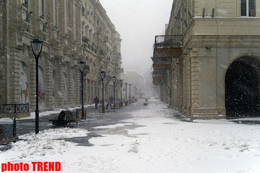 Погода в Азербайджане - снежный пейзаж Баку (фотосессия)