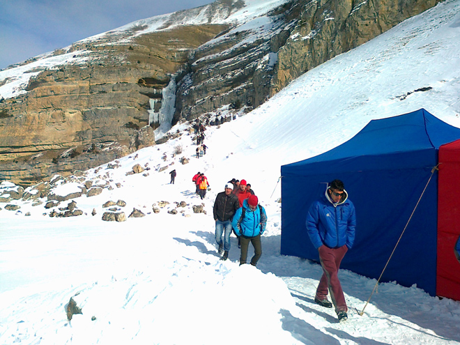 Шесть российских туристов разбились на снегоходе в итальянских Альпах, еще двое ранены