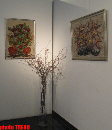 В Баку открылась выставка работ Сугры Багирзаде (фотосессия)