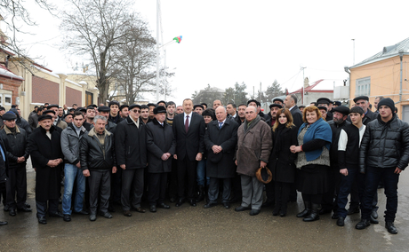 Президент Ильхам Алиев встретился с жителями поселка Красная Слобода Губинского района (ФОТО)