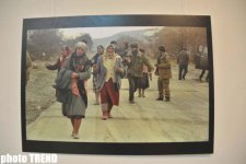 В Баку представлены уникальные работы французского фотографа, посвященные Ходжалинской трагедии (фото)