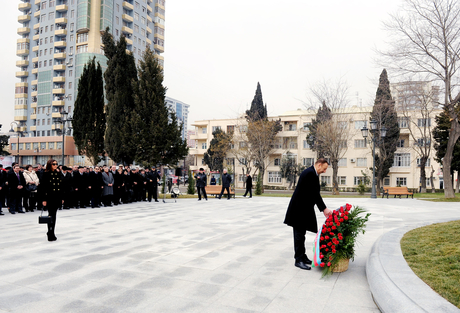 President Ilham Aliyev unveils monument to national hero Koroglu in Baku (PHOTO)