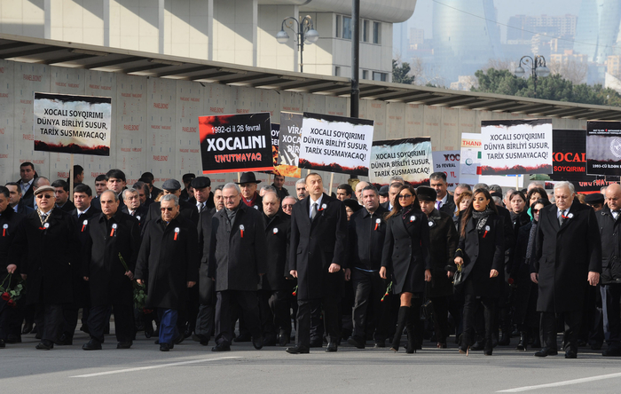 Azərbaycan Prezidenti və xanımı Xocalı faciəsi qurbanlarının abidəsini ziyarət edib (ƏLAVƏ OLUNUB) (FOTO)