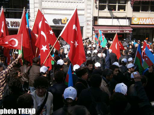 İstanbulun Taksim meydanında Xocalı soyqırımı ilə bağlı keçirilən mitinq başa çatdı (ƏLAVƏ OLUNUB-3) (FOTO)