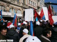 В Стамбуле продолжается митинг, посвященный 20-летию Ходжалинского геноцида (ФОТО)