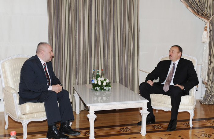 Ильхам Алиев принял советника президента Румынии по вопросам безопасности