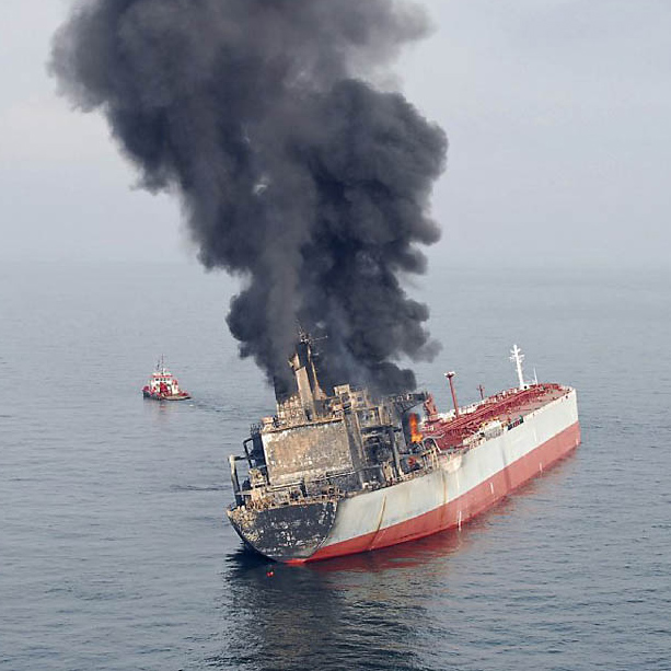 Танкер горит в Каспийском море
