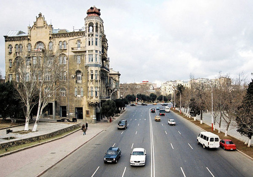 На ряде улиц и проспектов Баку будет ограничено движение транспорта