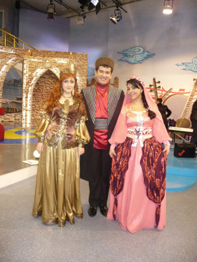 Телеведущие и певцы в национальной одежде от Гюльнары Халиловой (фотосессия)