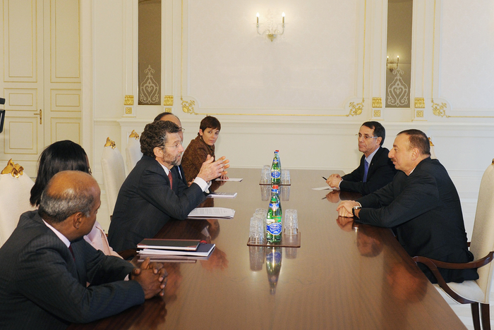Президент Азербайджана принял директора Всемирного банка по стратегии и операциям