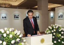 Georgian President visits Heydar Aliyev Foundation (PHOTO) - Gallery Thumbnail