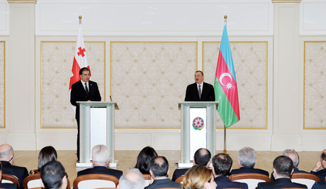Prezident İlham Əliyev: Azərbaycan-Gürcüstan əməkdaşlığı başqa regionlara da müsbət təsir göstərir (FOTO)