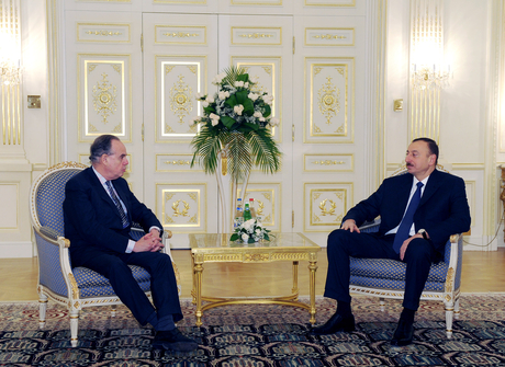 Президент Азербайджана принял министра культуры и коммуникаций Франции