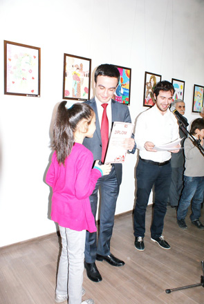 В Баку состоялась выставка "8 марта глазами детей" (фото)
