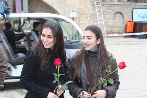 В древней части Баку состоится акция "Каждой женщине - по цветку" (фото)