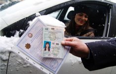 Подарки от дорожной полиции Баку более ста женщинам-водителям (фото)
