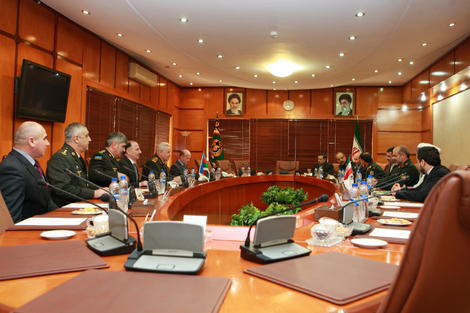 Azerbaijan, Iran discuss military cooperation (PHOTO)
